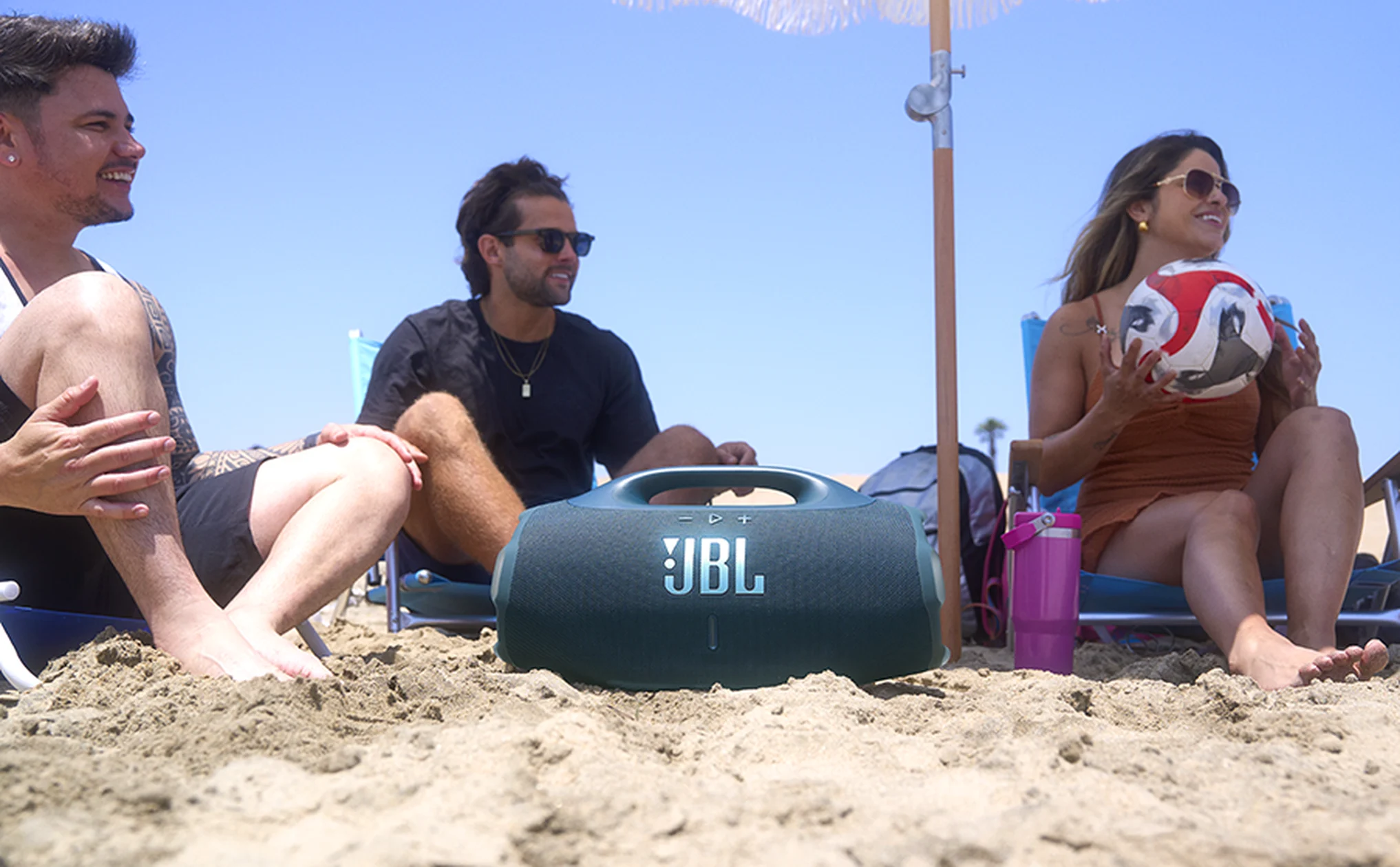 LS_JBL_BoomBox_4_Lifestyle_02_904x560px